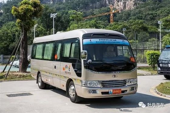 چین صندلی های 10-18 صندلی مسافرتی Isuzu Coaster مینی اتوبوس چمدان حمل و نقل شهر تامین کننده